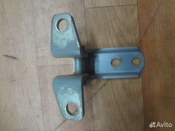 Mitsubishi Outlander XL Петля двери правая перед н