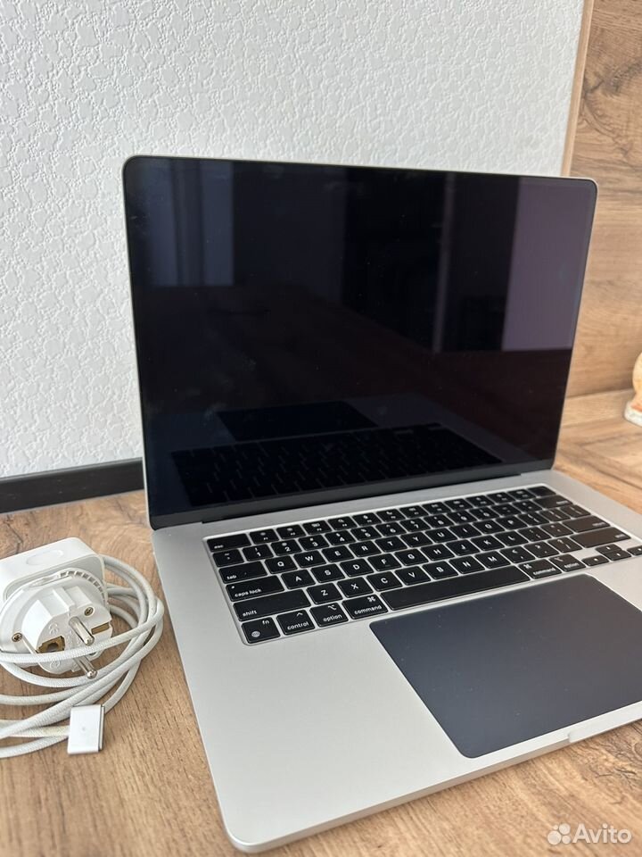 Apple macbook air 15"