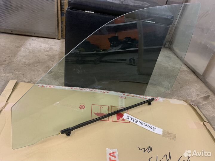 Продам стекло водительское lexus gx460 оригинал