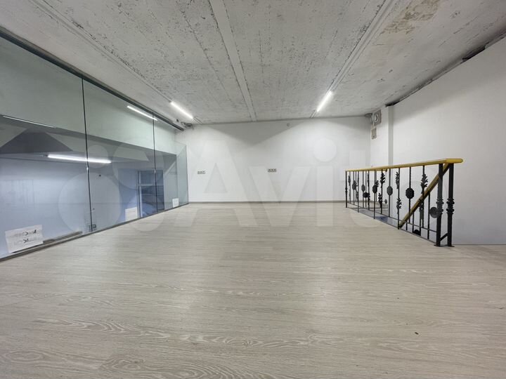 Помещение свободного назначения, 305 м²