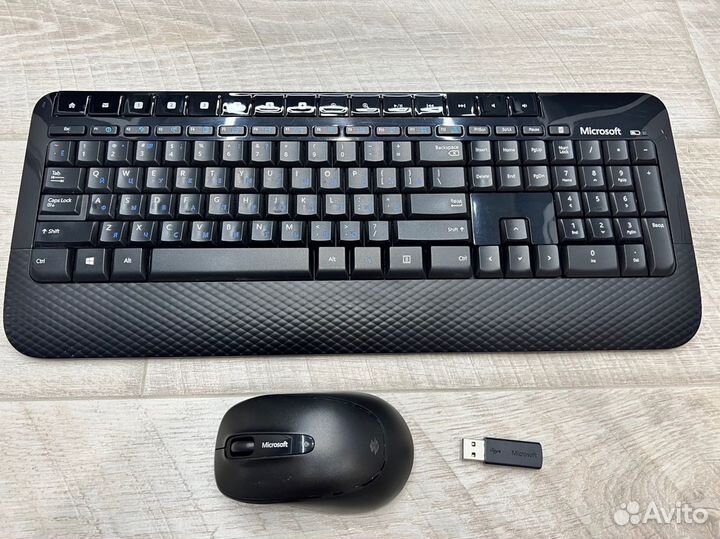 Беспроводная клавиатура и мышь Microsoft 2000