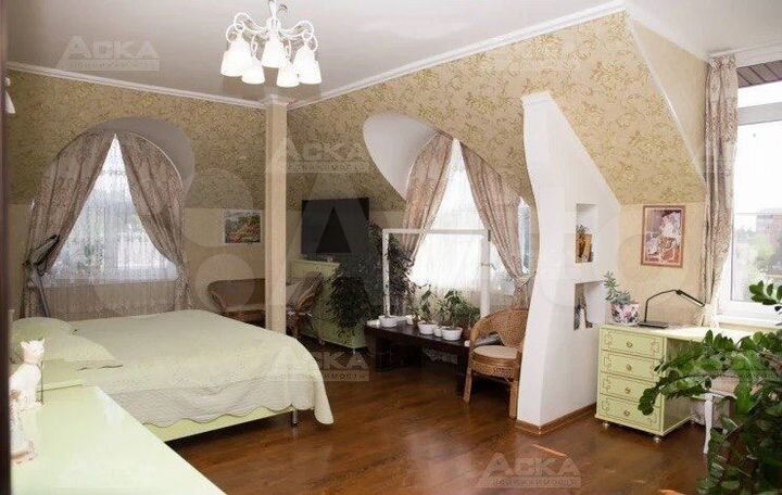 4-к. квартира, 158 м², 4/4 эт.