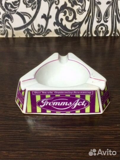 Керамическия пепельница