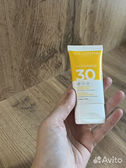 Солнцезащитный крем для лица clarins SPF 30