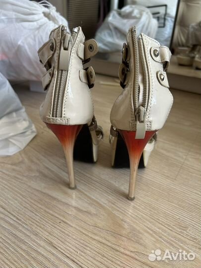 Стрипы ботильоны