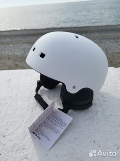 Шлем горнолыжный