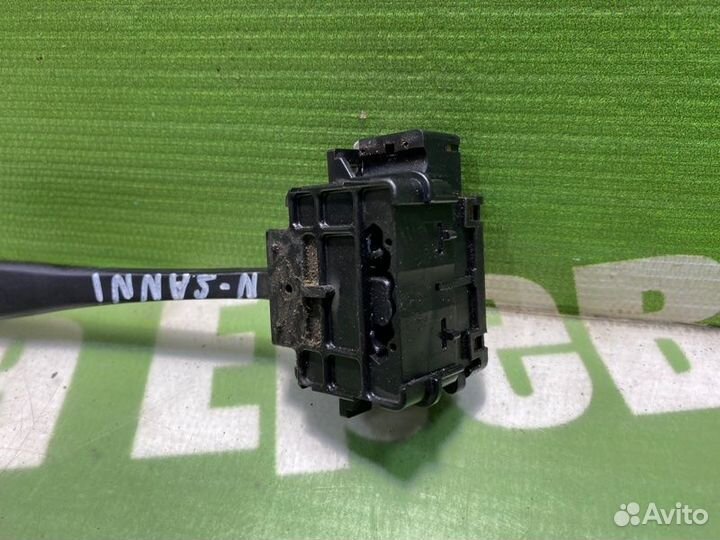 Подрулевой переключатель дворников Nissan Sunny