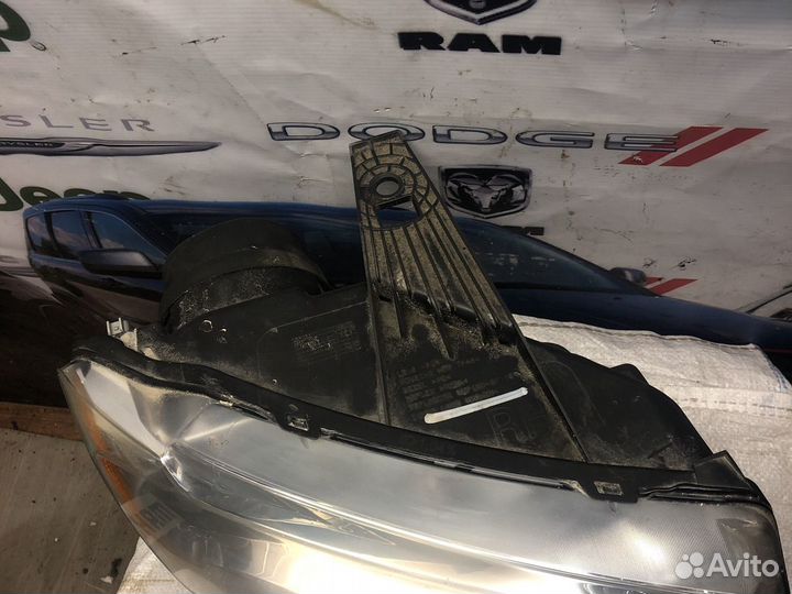 Фара правая Джип Гранд Чероки WK2