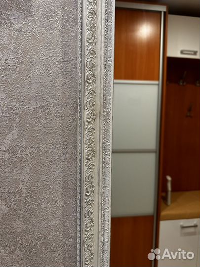 Зеркало настенное в багете