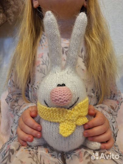 Вязаный заяц