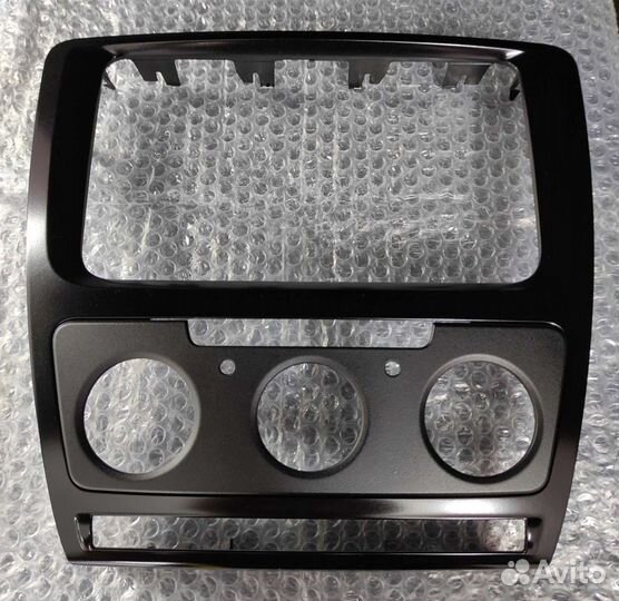 Накладка центральная Skoda Octavia Columbus