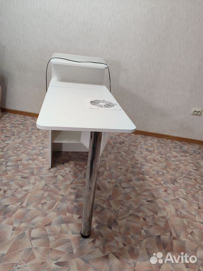 Столик маникюрный складной б/у
