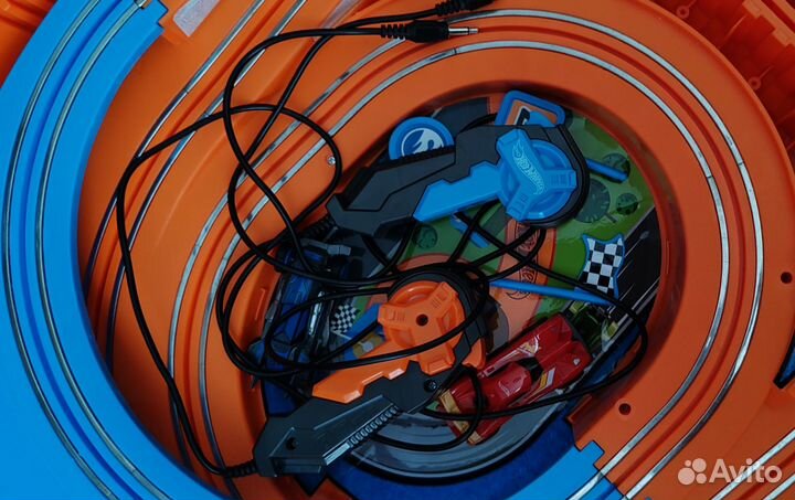 Набор с треком Hot Wheels 1:64 280см 83121