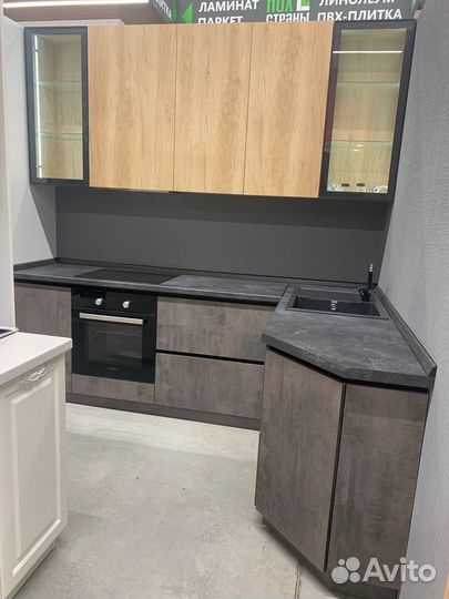 Кухня с витрины