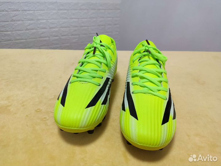 Футбольные бутсы adidas