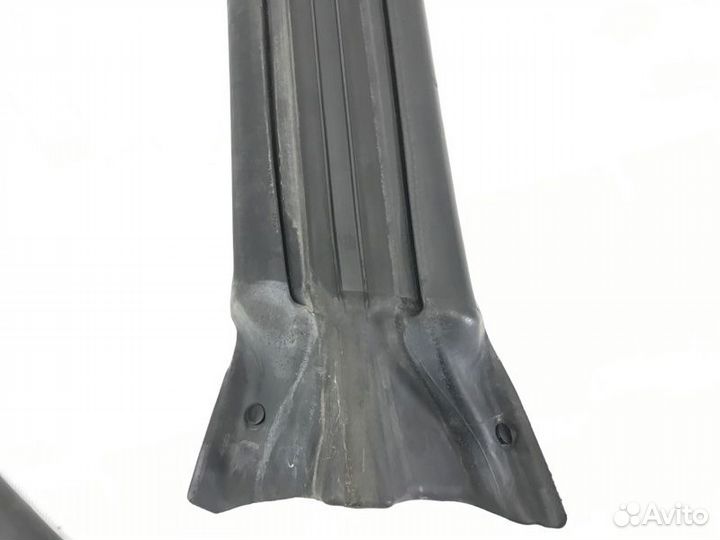 Уплотнитель ш-образный правый Subaru Lancaster BHE