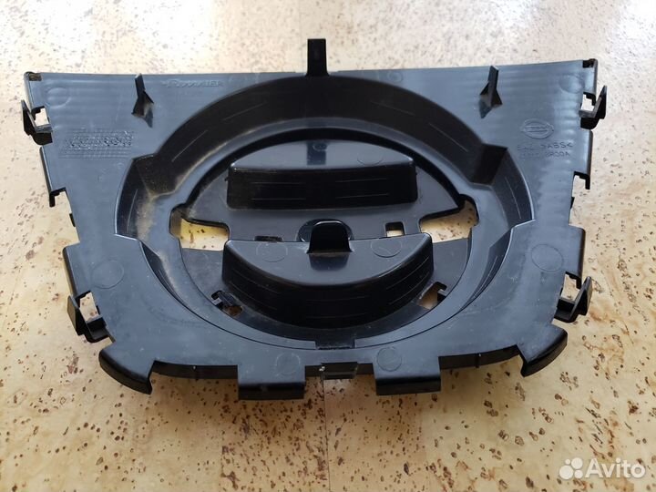 Nissan Qashqai 1 Решётка центральная