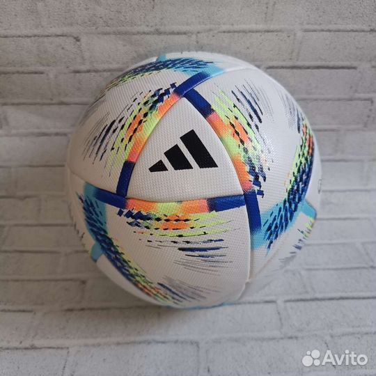 Футбольный мяч adidas
