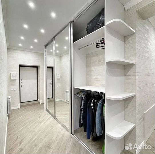 Зеркальный шкаф купе в прихожую под зака