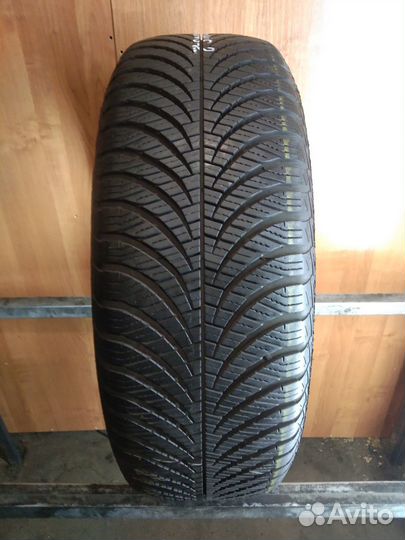 Goodyear Vector 4Seasons Gen-2 215/60 R17