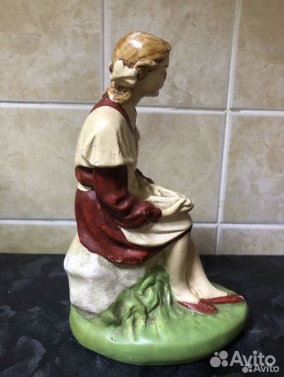 Статуэтка Школьница