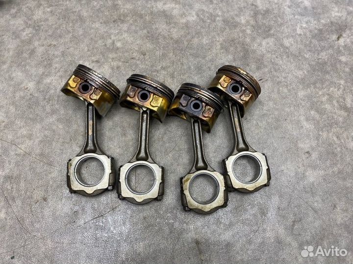 Поршень с шатуном Renault Logan 2 K4M 1.6 (82)