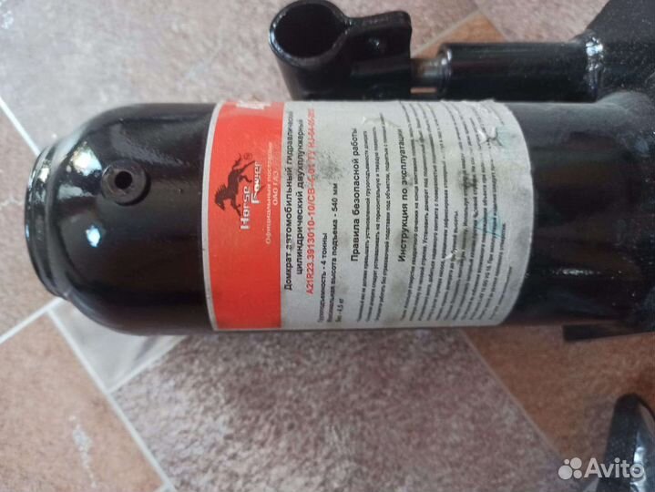 Домкрат автомобильный