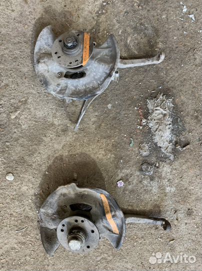 Поворотный кулак w210 передний