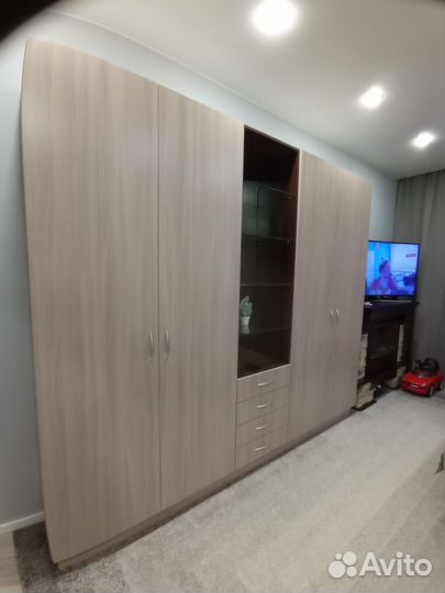 Шкаф распашной