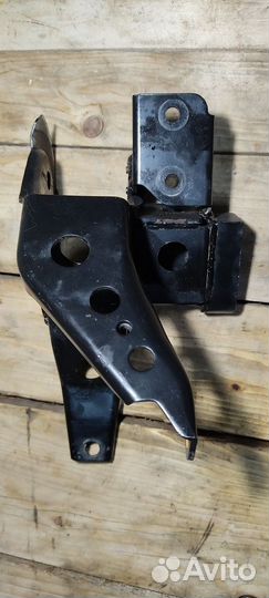 Кронштейн опоры двигателя задний Nissan AD