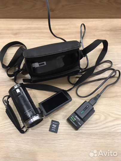 Видеокамера Sony HDR CX530E