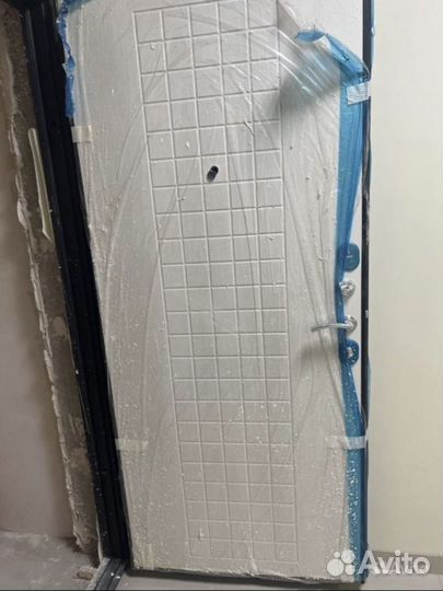 Дверь входная новая