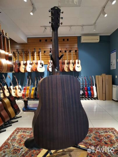 Акустическая гитара с широким грифом Baton Rouge