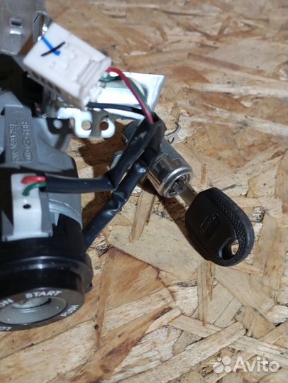 Замок зажигания Kia Rio 1,00-06г