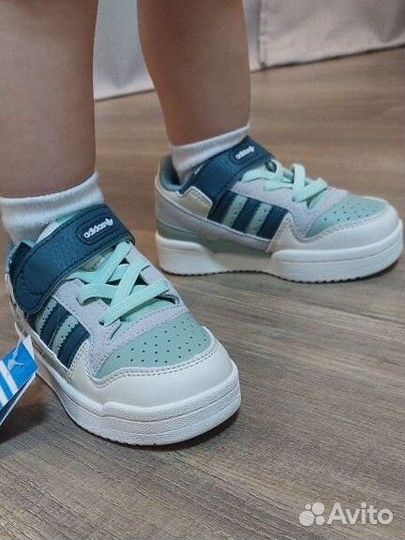 Кроссовки детские adidas р.26-30