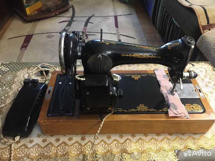 Швейная машина Подольск с электроприводом 1967г
