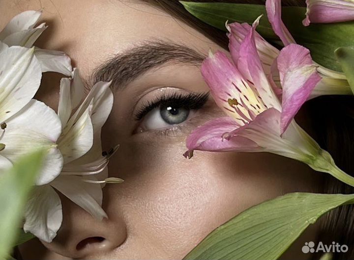 Модель на наращивание ресниц