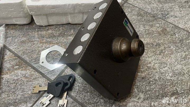 Замок накладной mottura 30.601