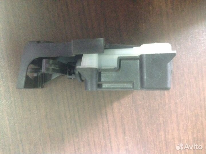 Активатор замка лючка бензобака на Mercedes W 212