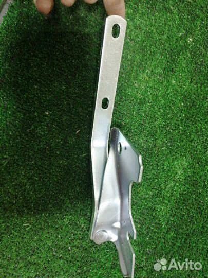 Петля капота левая Vw Passat B3