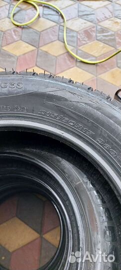 Roadstone Winguard Ice 215/60 R17