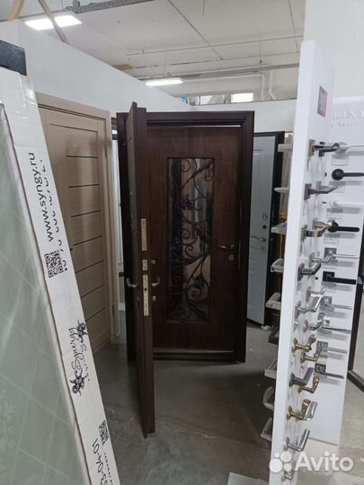 Дверь входная металлическая новая
