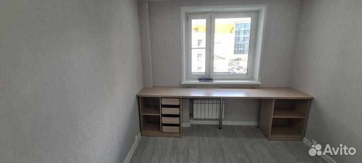 Рабочая зона в углу у окна