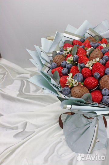 Клубничный букет Blue