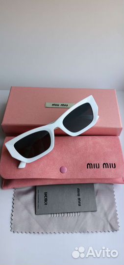 Очки солнцезащитные MİU MİU