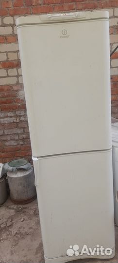 Холодильная Indesit