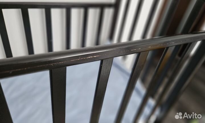 Детская кроватка с маятником