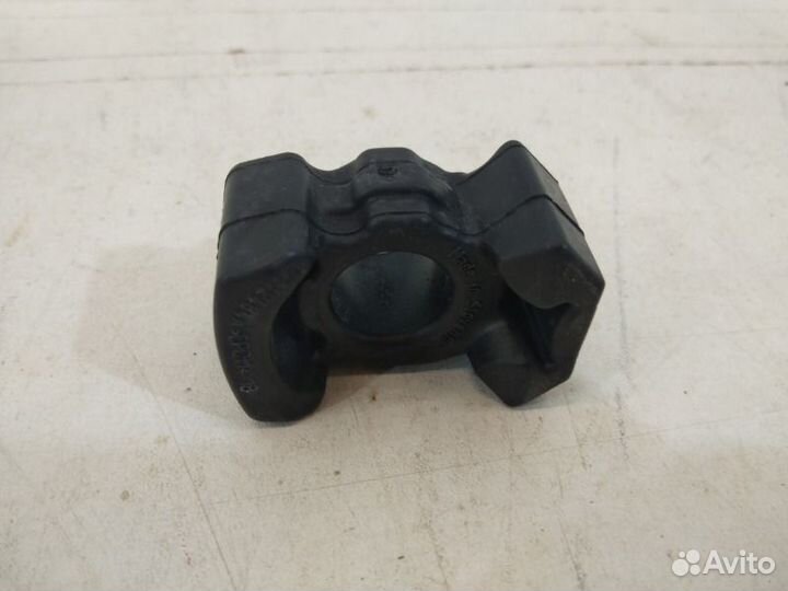 Резиновая опора левая Volkswagen Touareg 2