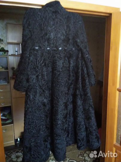 Шуба каракулевая