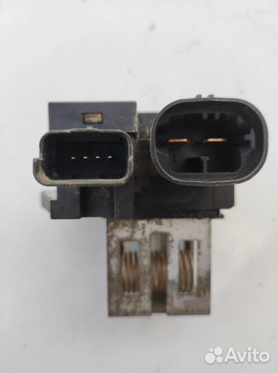 Резистор радиатора двс Peugeot 207